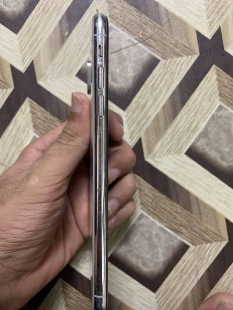 Apple iPhone XS Max 5