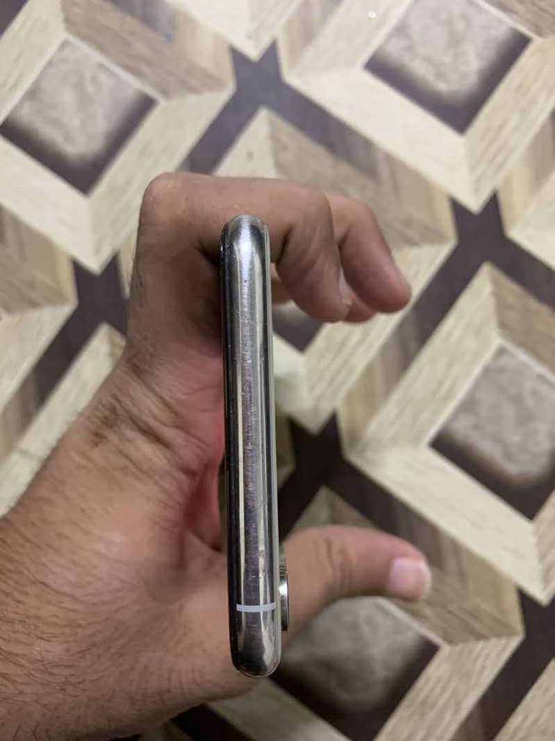 Apple iPhone XS Max 6