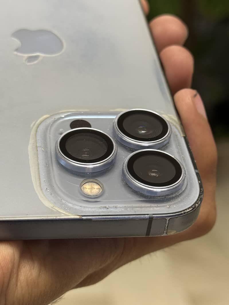 Apple iPhone 13 Pro Max 1