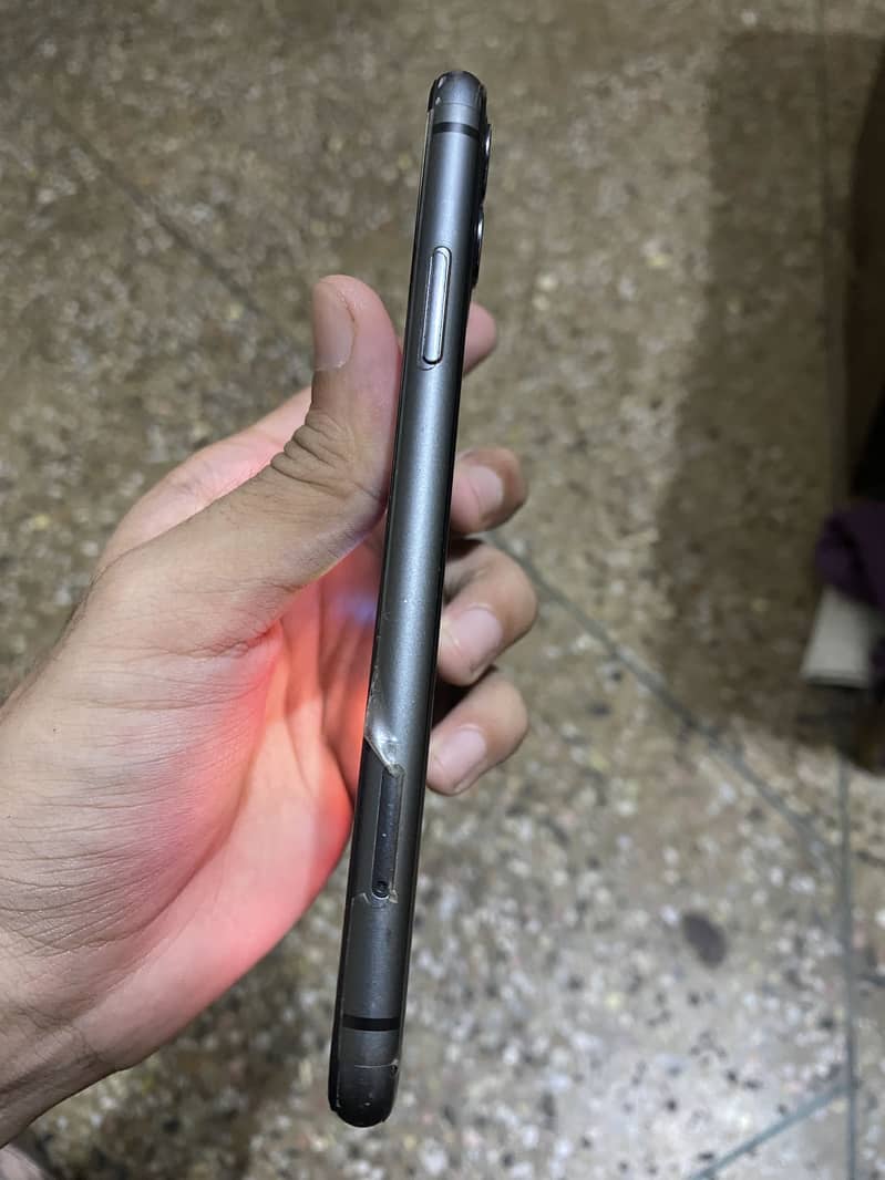 Apple iPhone 11 4