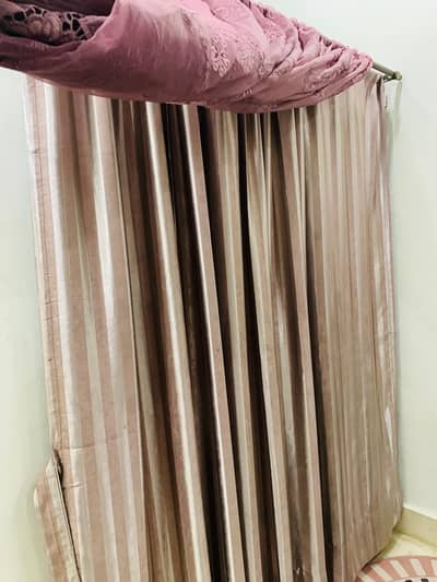 Queen size bed and curtains (2 pieces)