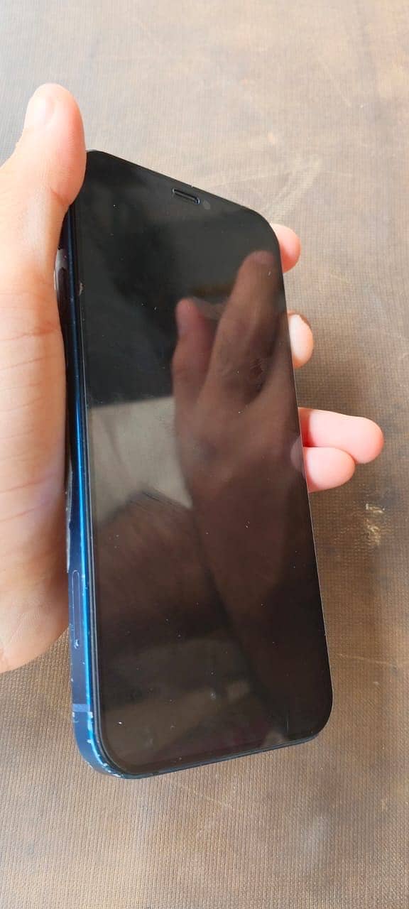 Apple iPhone 12 4