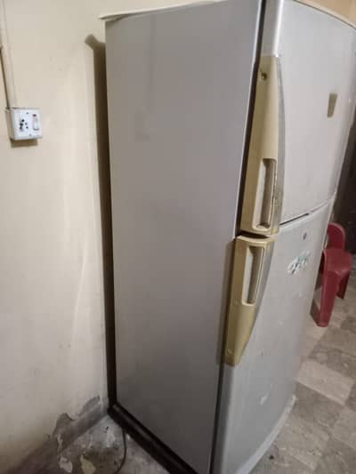 Dawlance Fridge full size all ok Kisi Bhi jaga pr rust nahi ha