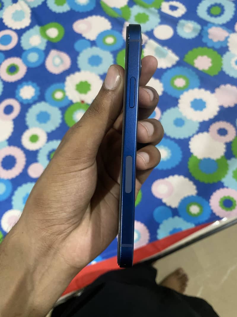 Apple iPhone 12 2