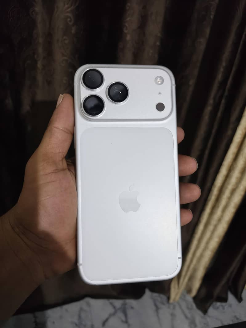 Apple iPhone 17 Pro Max 1