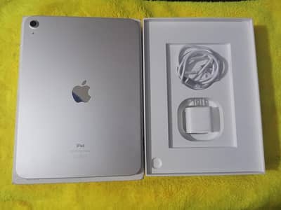 IPAD 10 GEN WITH BOX