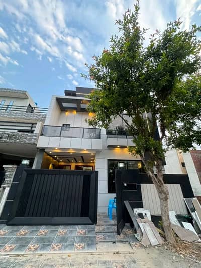5 Marla Luxury House is Available for Rent in Bahria Town Lahore