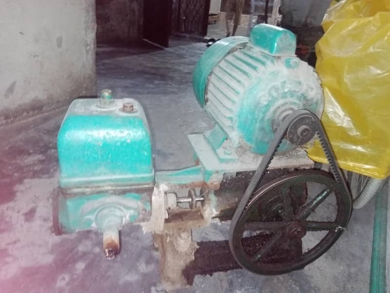 Donkey pump 1