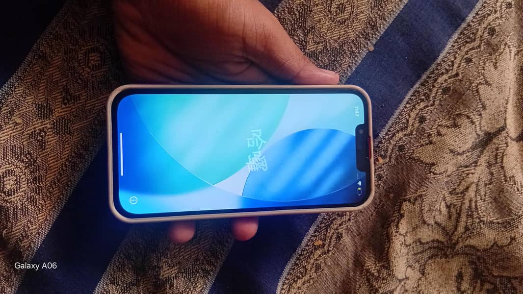iPhone 13 0