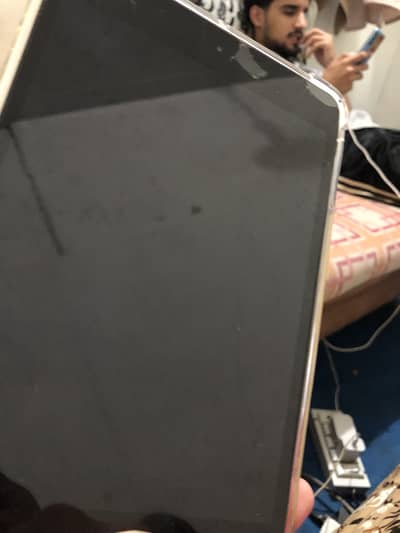 Ipad mini 4 screen cracked