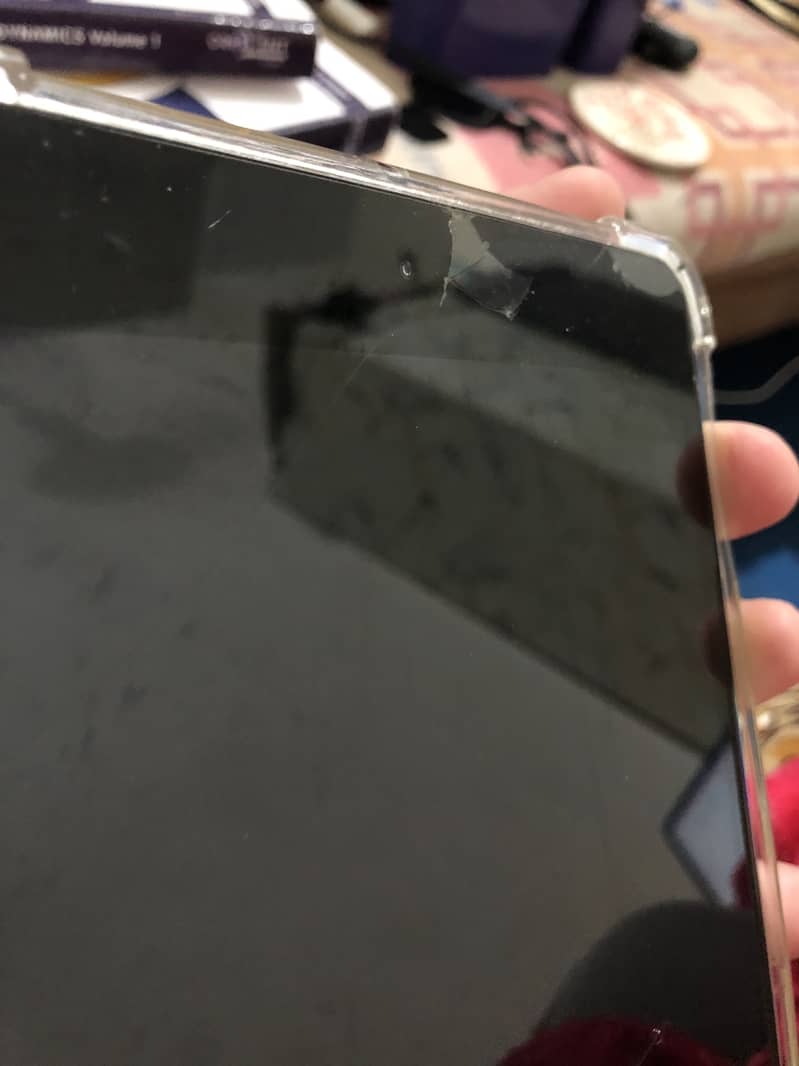 Ipad mini 4 screen cracked 1