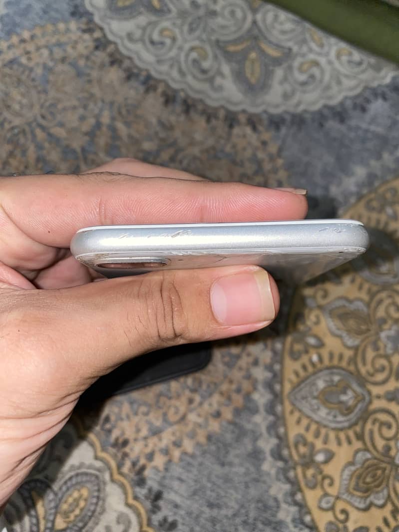 Apple iPhone 8 Plus 3