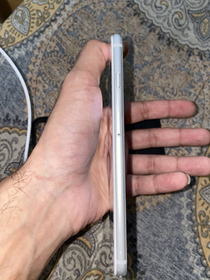 Apple iPhone 8 Plus 4