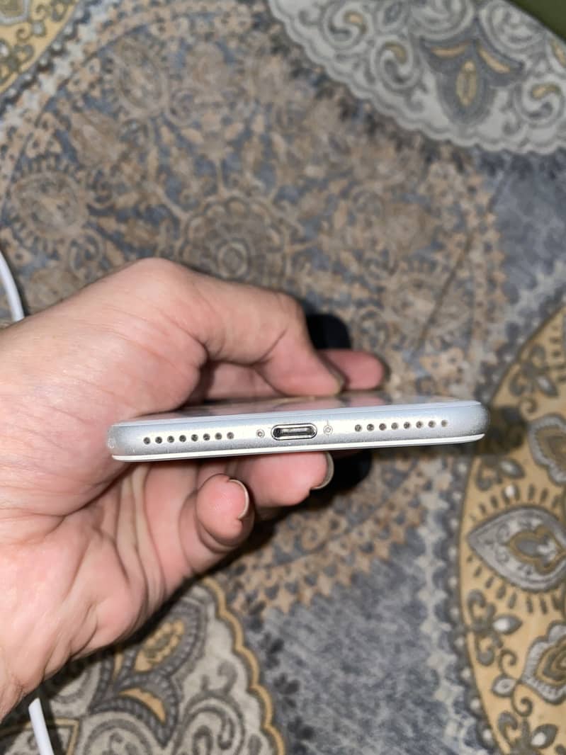 Apple iPhone 8 Plus 5