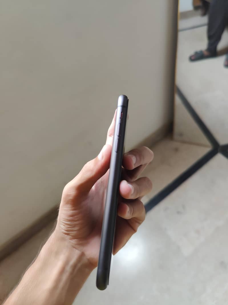 Apple iPhone 11 3