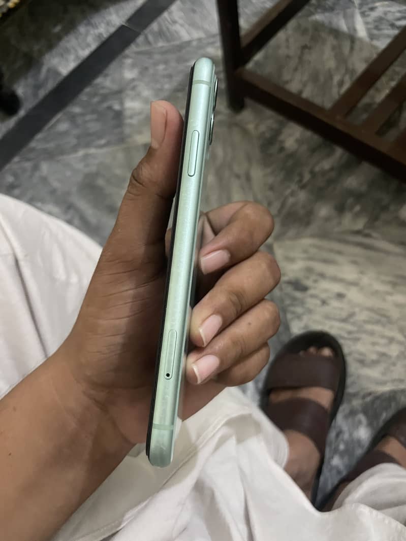 Apple iPhone 11 3