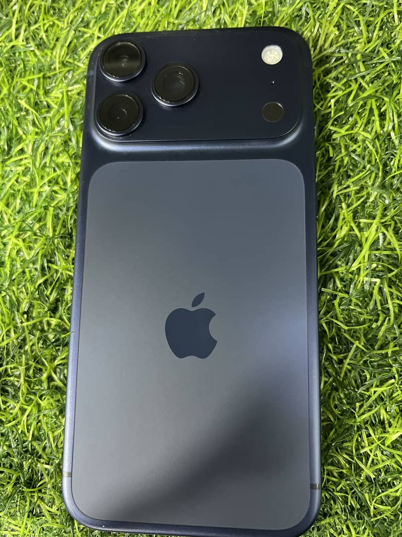 Apple iPhone 17 Pro Max 0