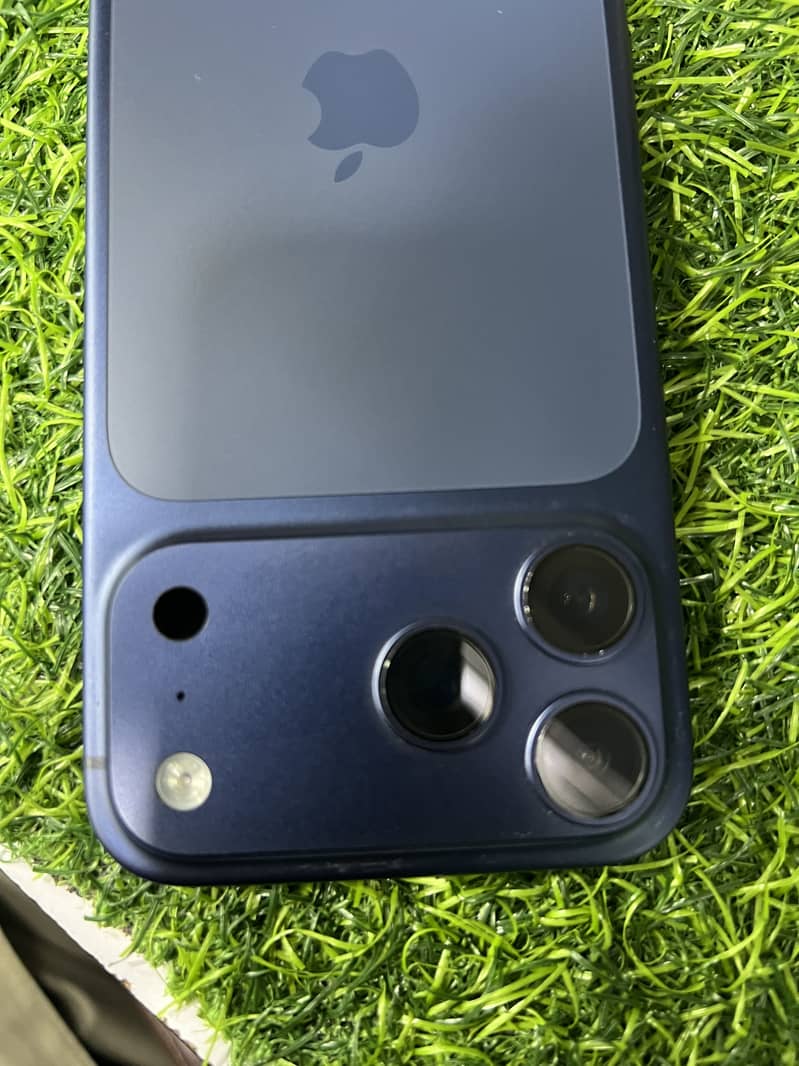 Apple iPhone 17 Pro Max 1