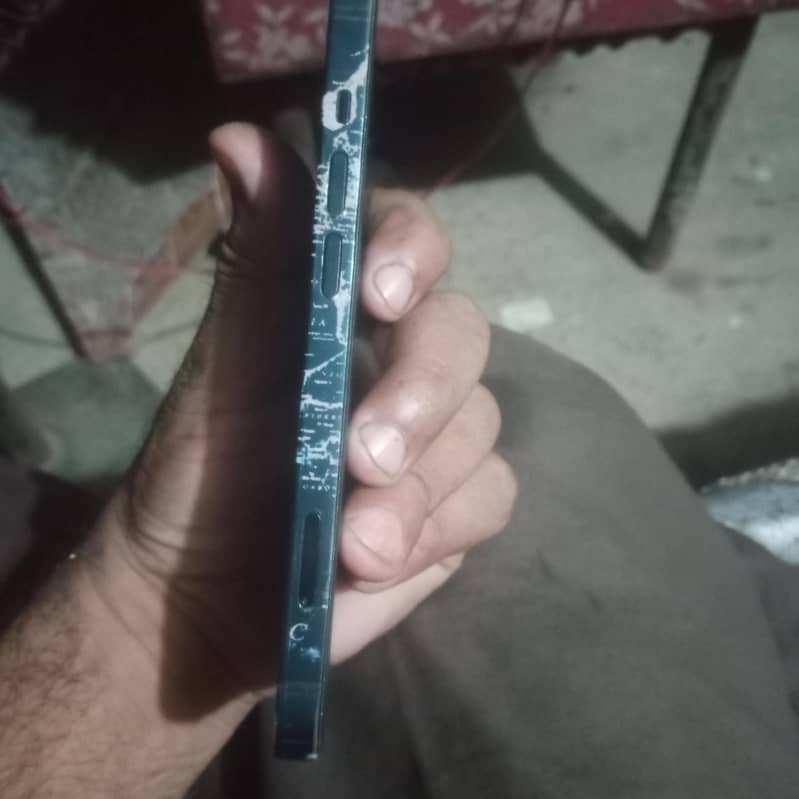 Apple iPhone 13 2