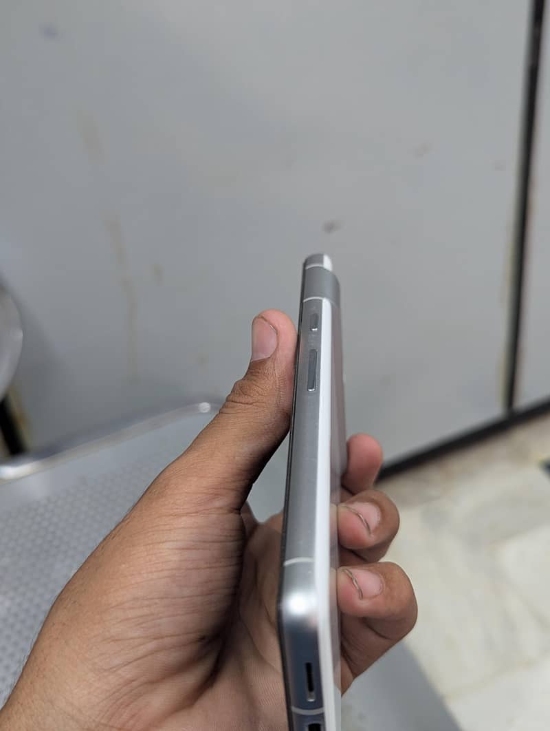 Google Pixel 7 4