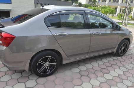 Honda City IVTEC 2015 - Family Car