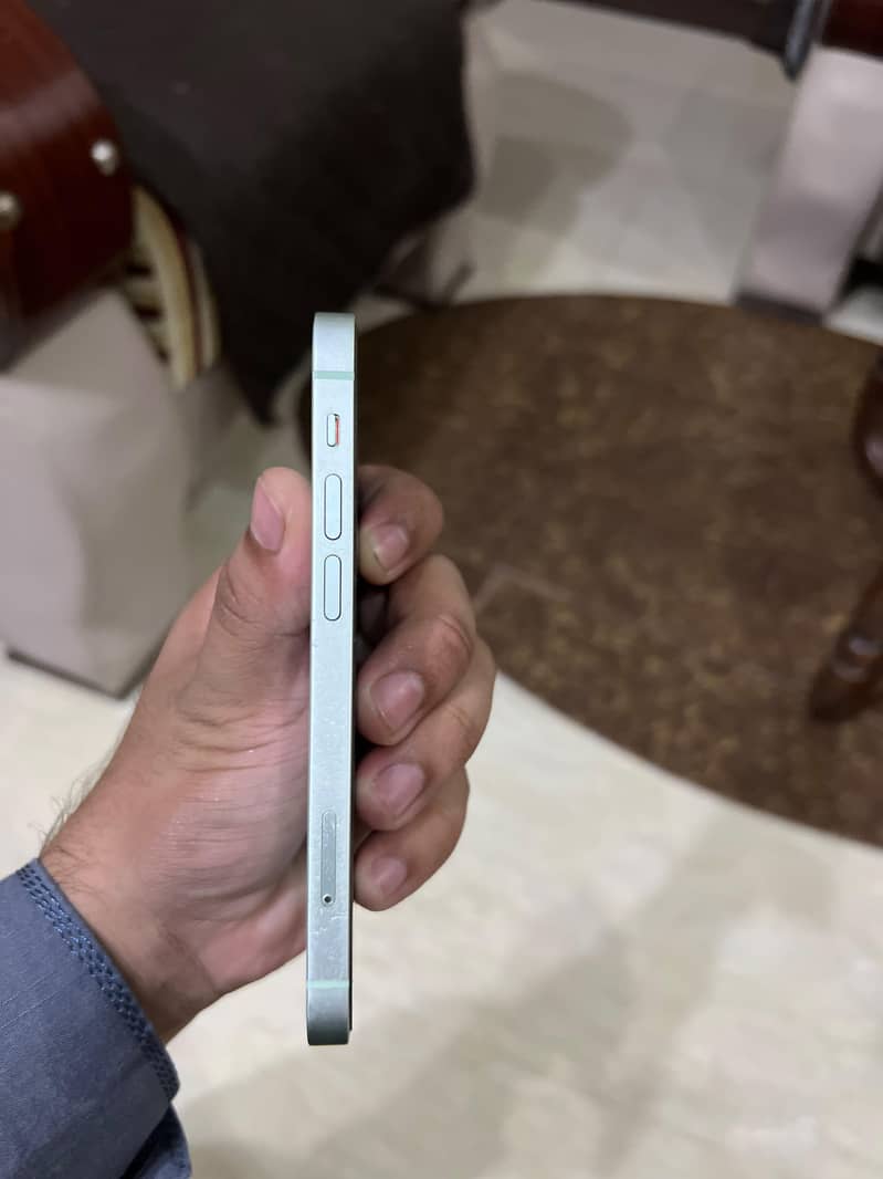 Apple iPhone 12 mini 4