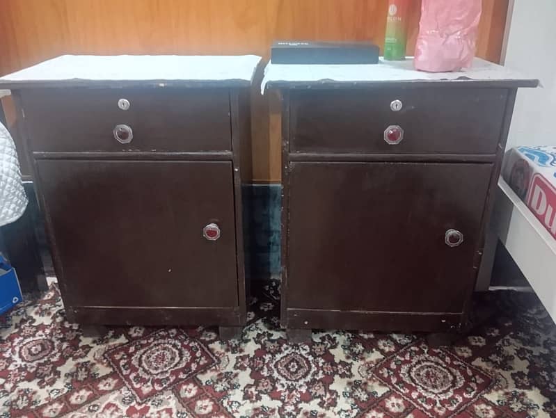 King Bed + side tables 2