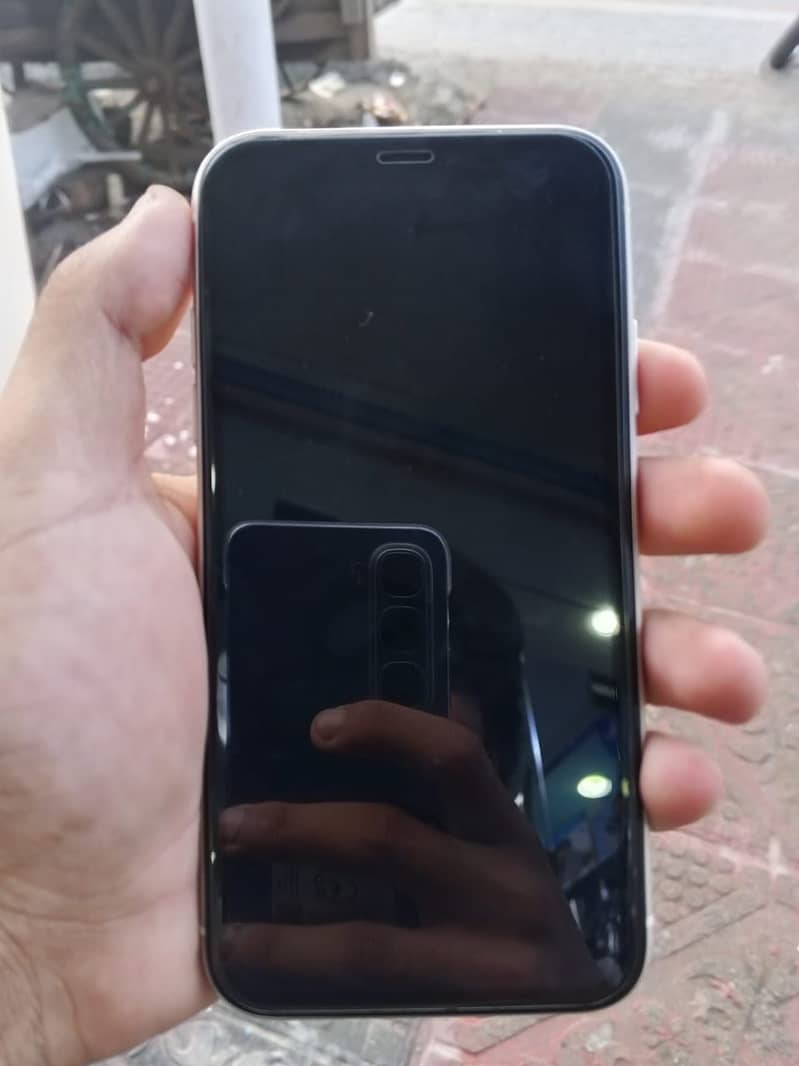 Apple iPhone 11 4