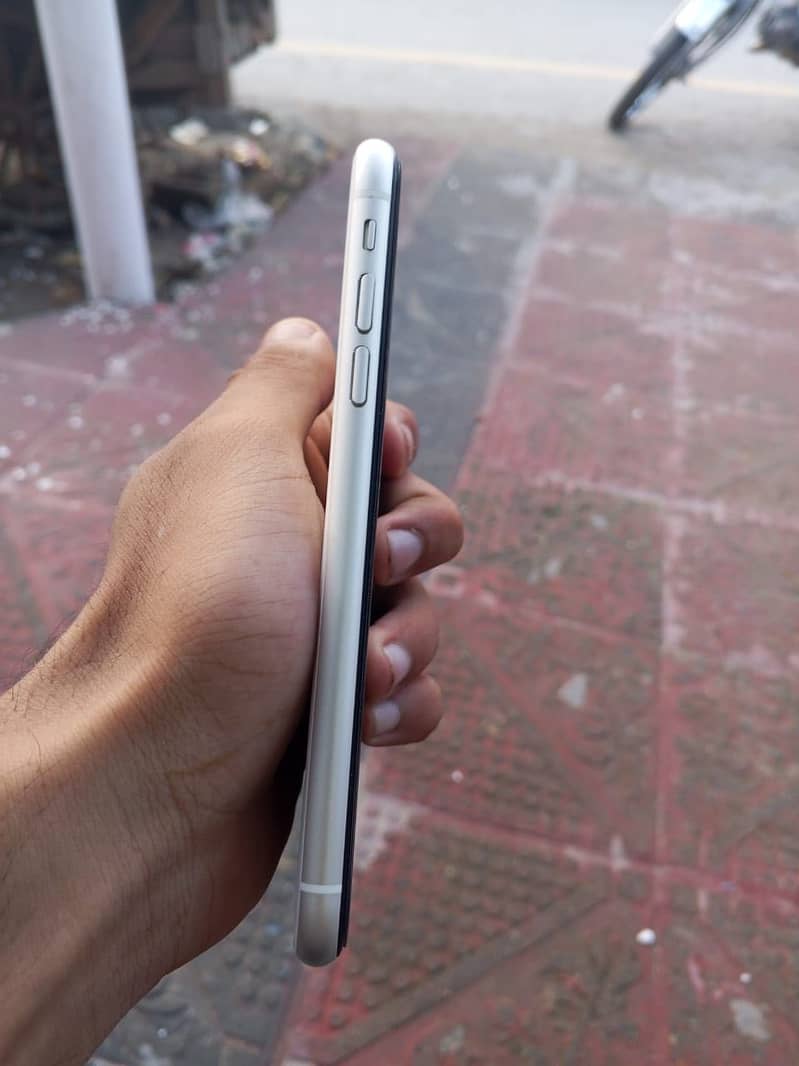 Apple iPhone 11 5
