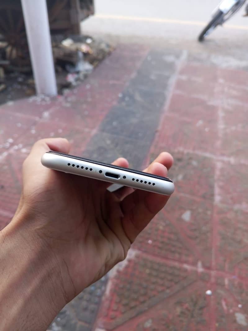 Apple iPhone 11 6