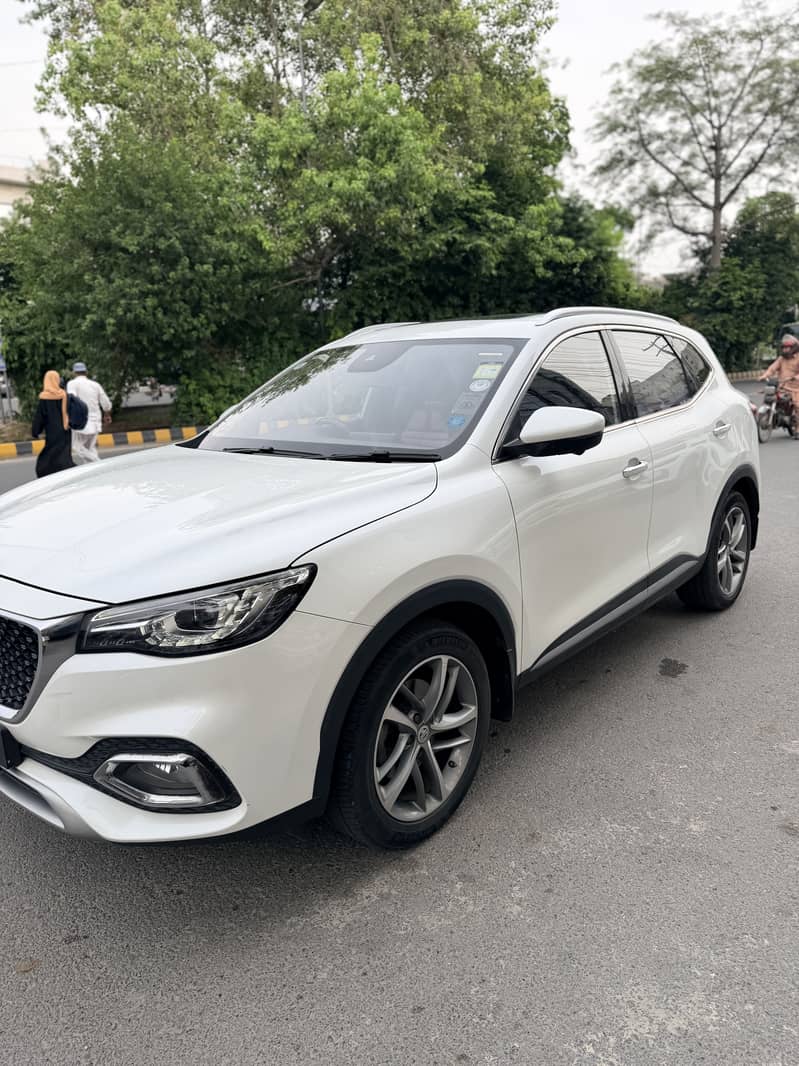 MG HS 2022 1