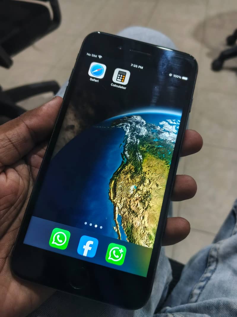 Apple iPhone 8 Plus 1