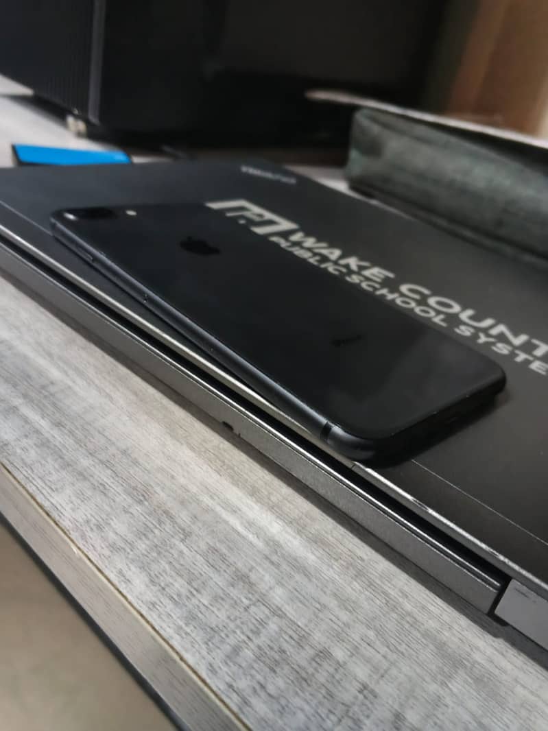 Apple iPhone 8 Plus 3