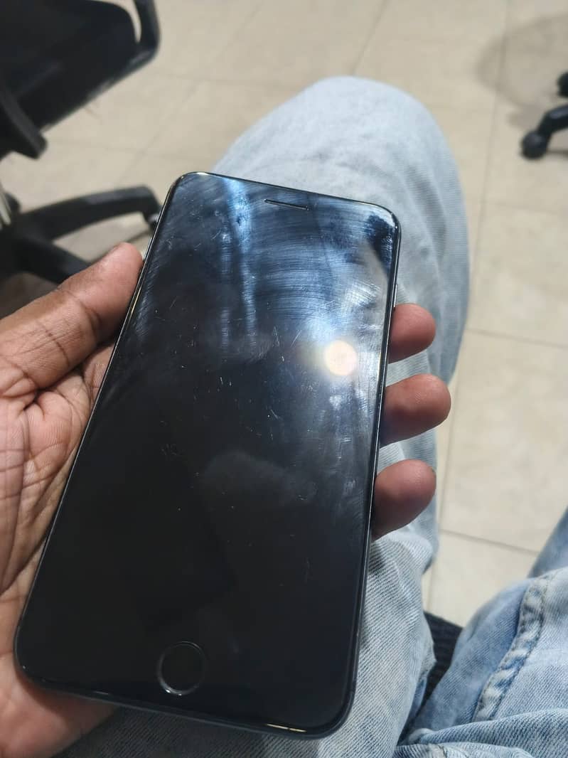 Apple iPhone 8 Plus 4