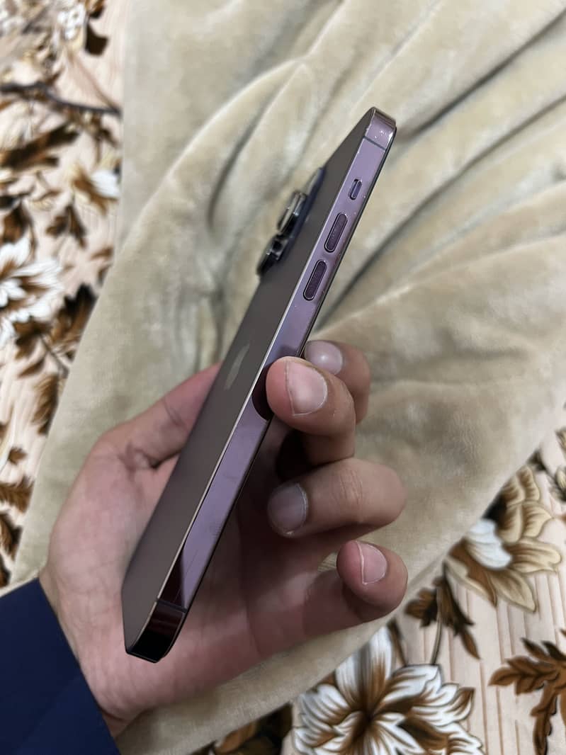 Apple iPhone 14 Pro Max 4