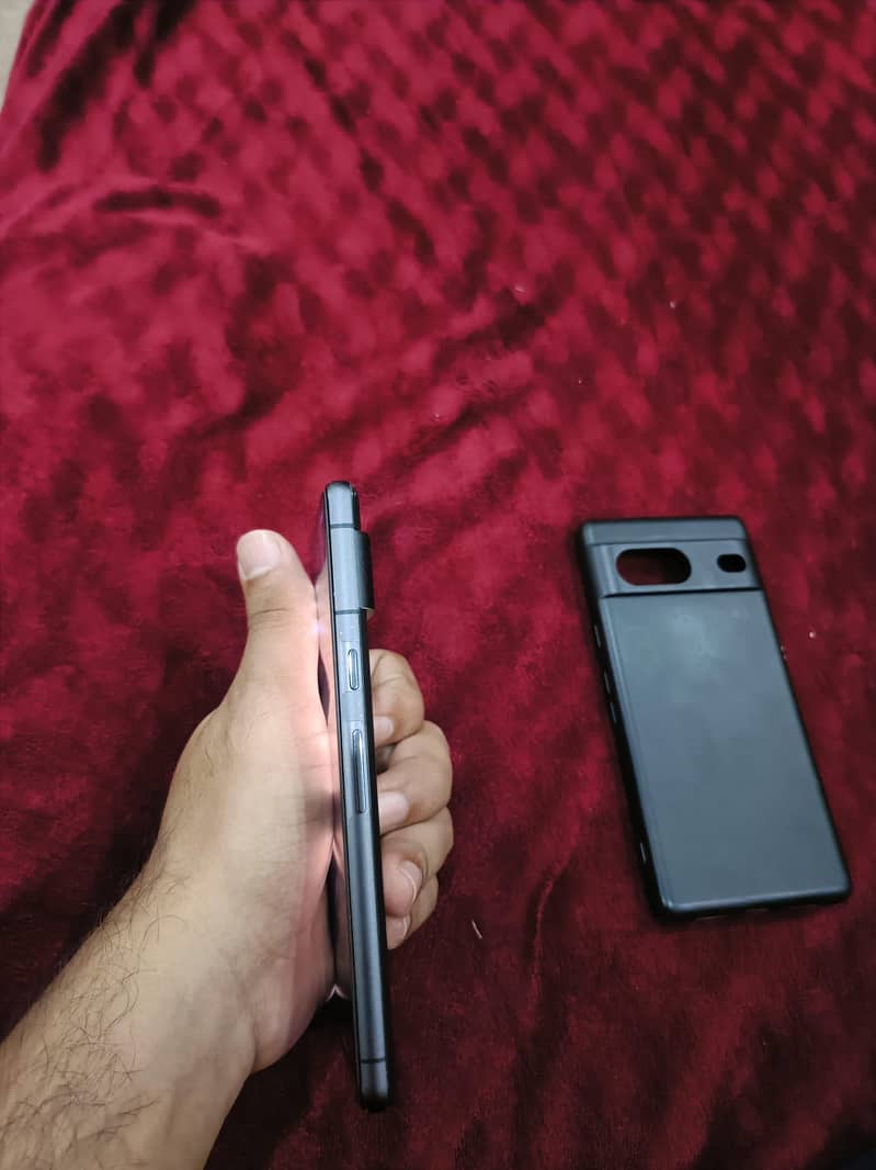 Google Pixel 7 4