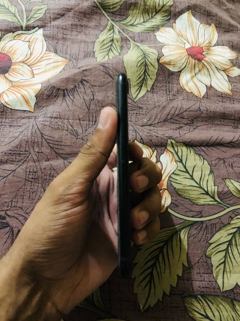 Apple iPhone SE 3rd gen 1