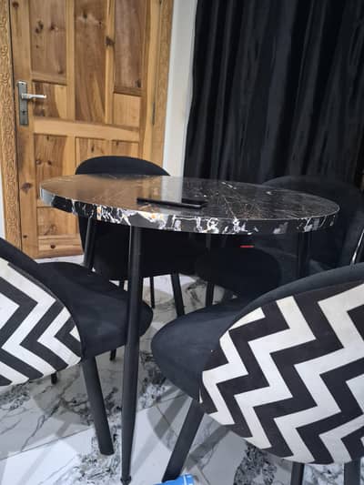 Dinning table with 4 chairs