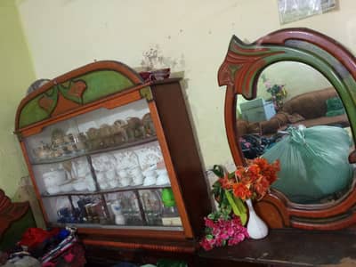 Show Case and Dressing