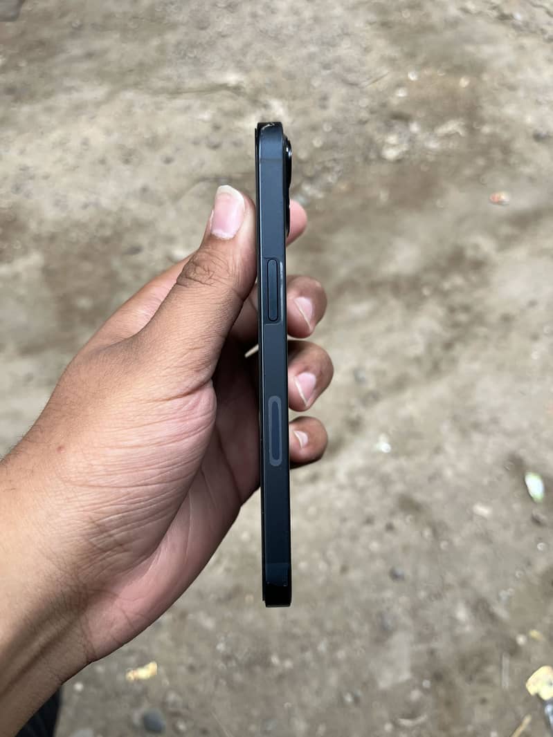 Apple iPhone 13 2