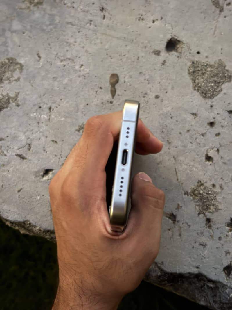 Apple iPhone 15 Pro 2