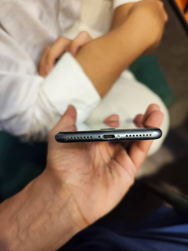 Apple iPhone 8 Plus 1