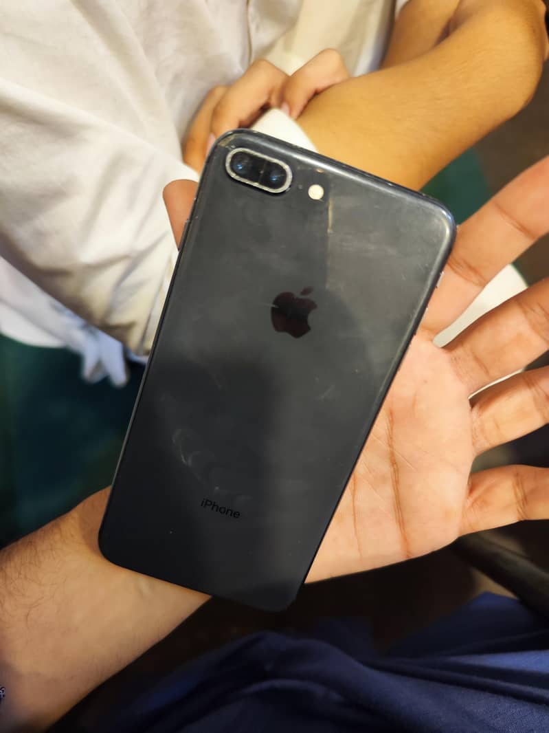 Apple iPhone 8 Plus 2