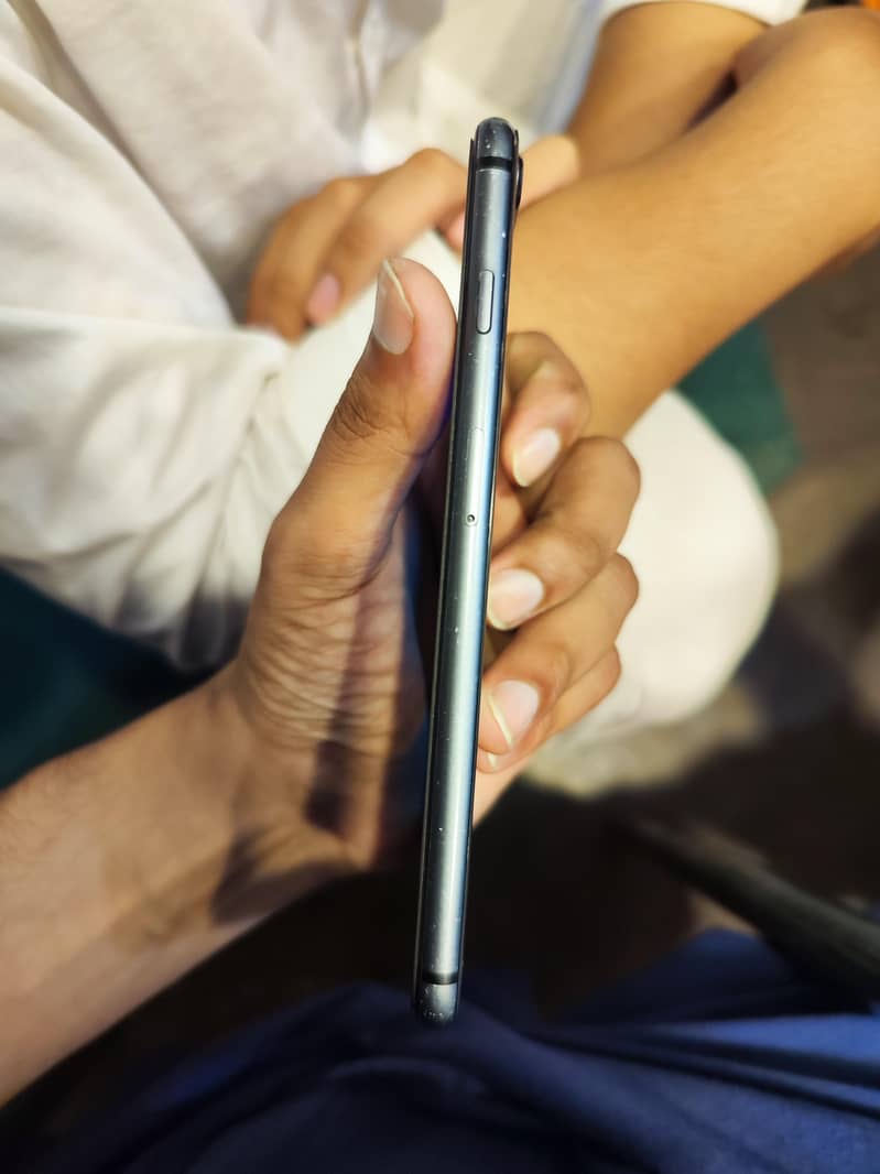 Apple iPhone 8 Plus 3