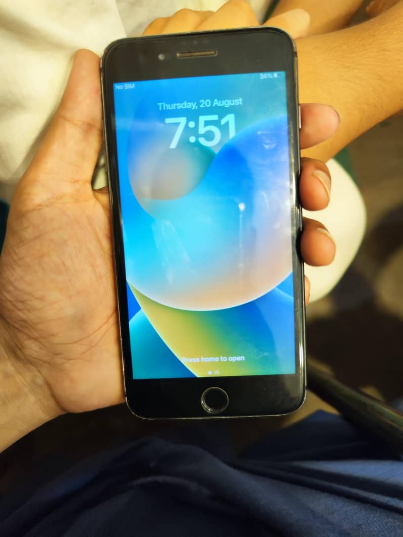 Apple iPhone 8 Plus 4