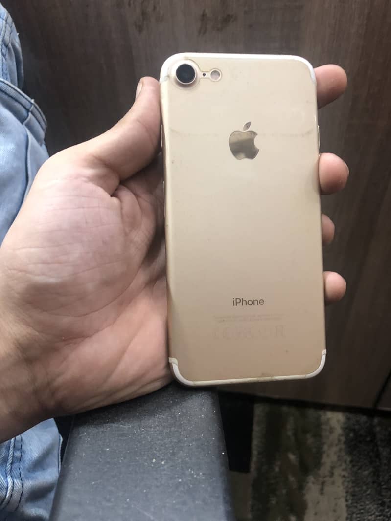 Apple iPhone 7 0