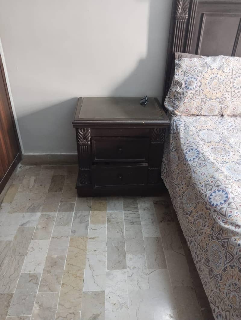 King size bed and dressing table 3