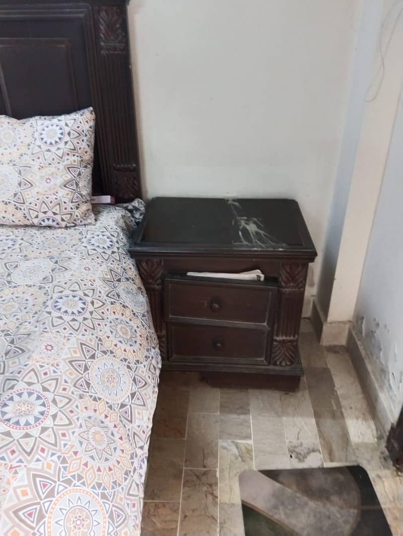 King size bed and dressing table 4