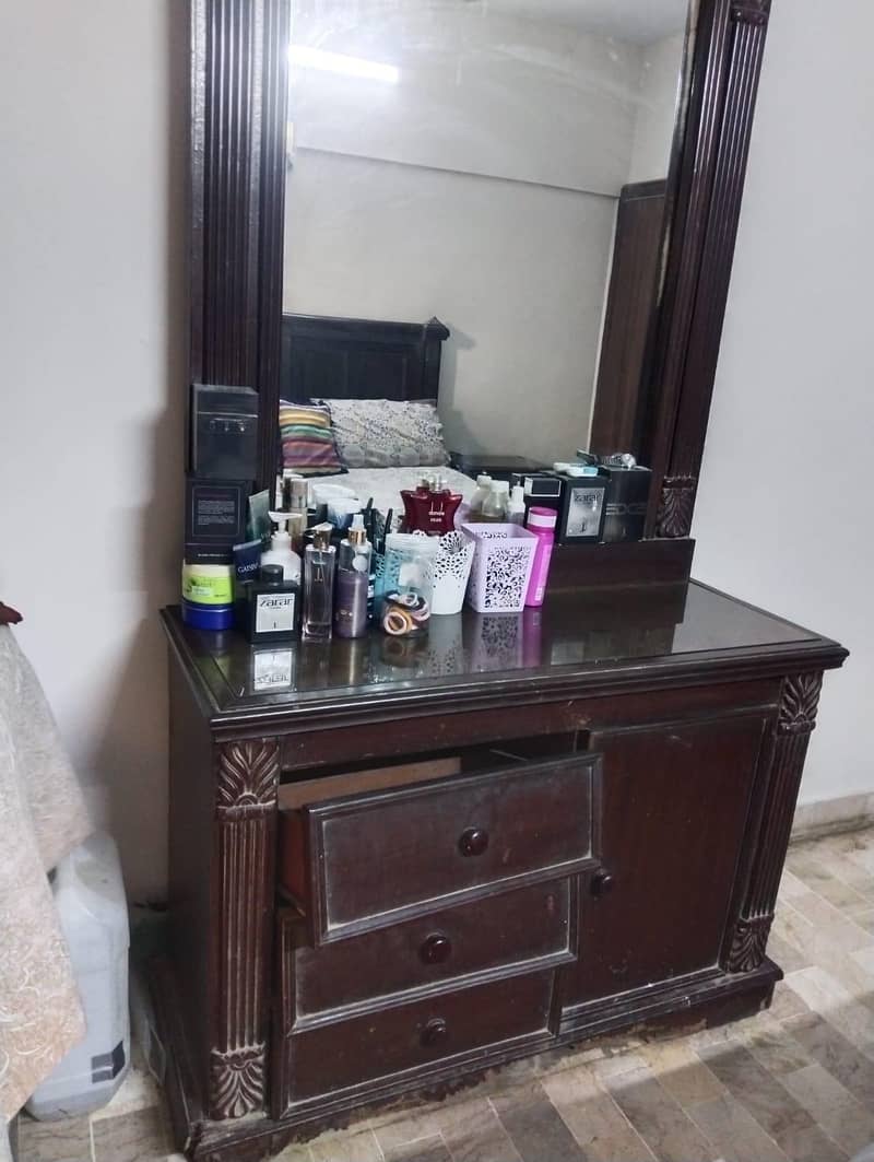 King size bed and dressing table 5