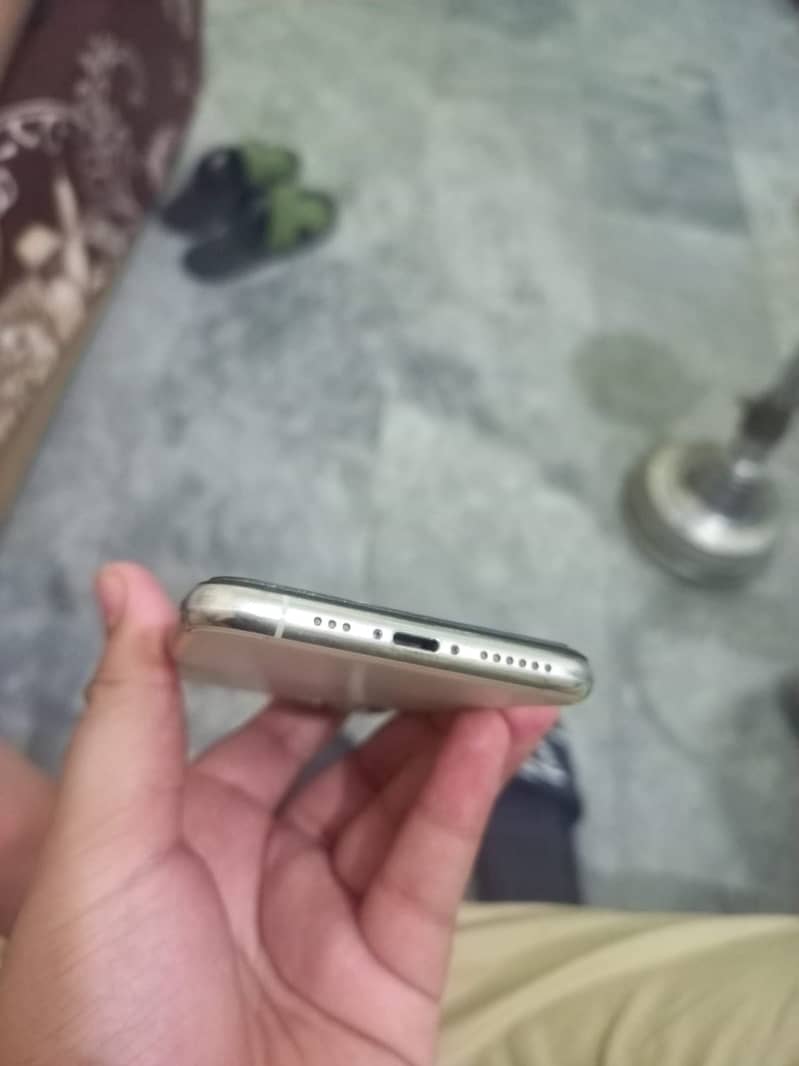 Apple iPhone 11 Pro 1